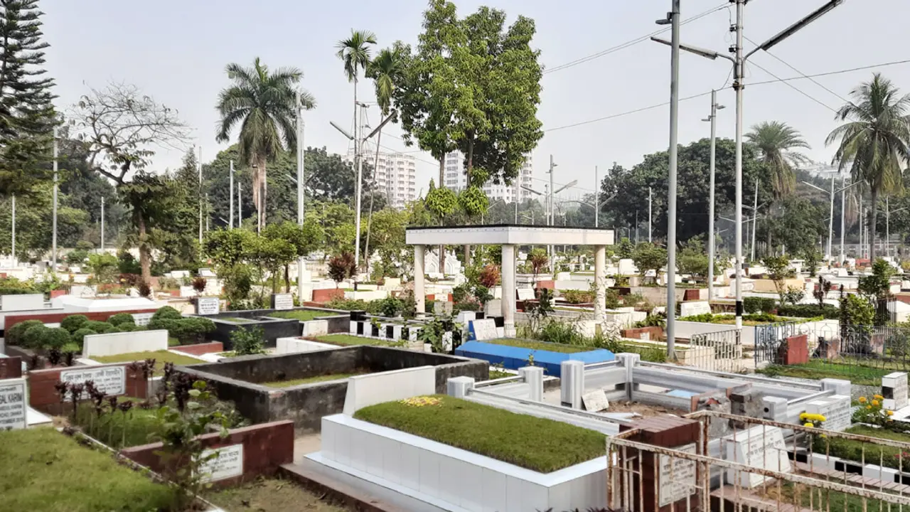 কবরের ওপর কবর, স্থায়ী নয় সাড়ে ৩ হাত মাটিও
