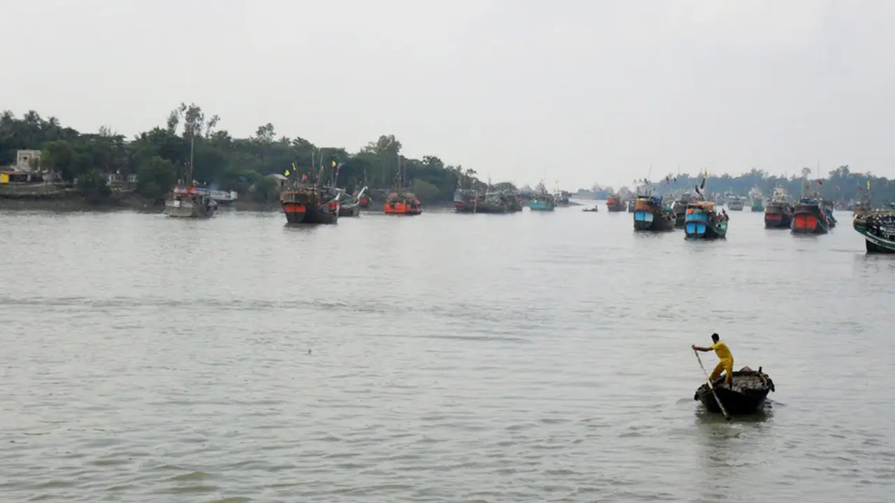 বঙ্গোপসাগর থেকে ১১৪ জেলে উদ্ধার, এখনো নিখোঁজ ২৭ জন