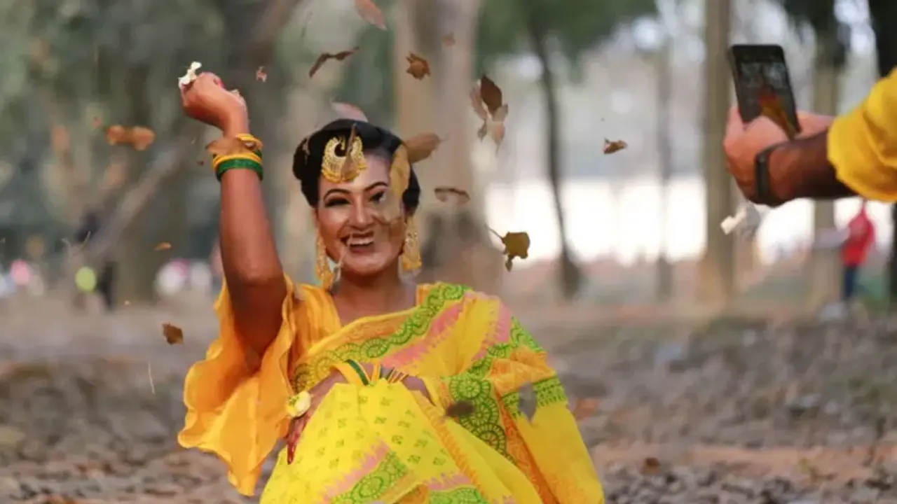 ঋতুরাজ বসন্তে ভালোবাসার দোলা