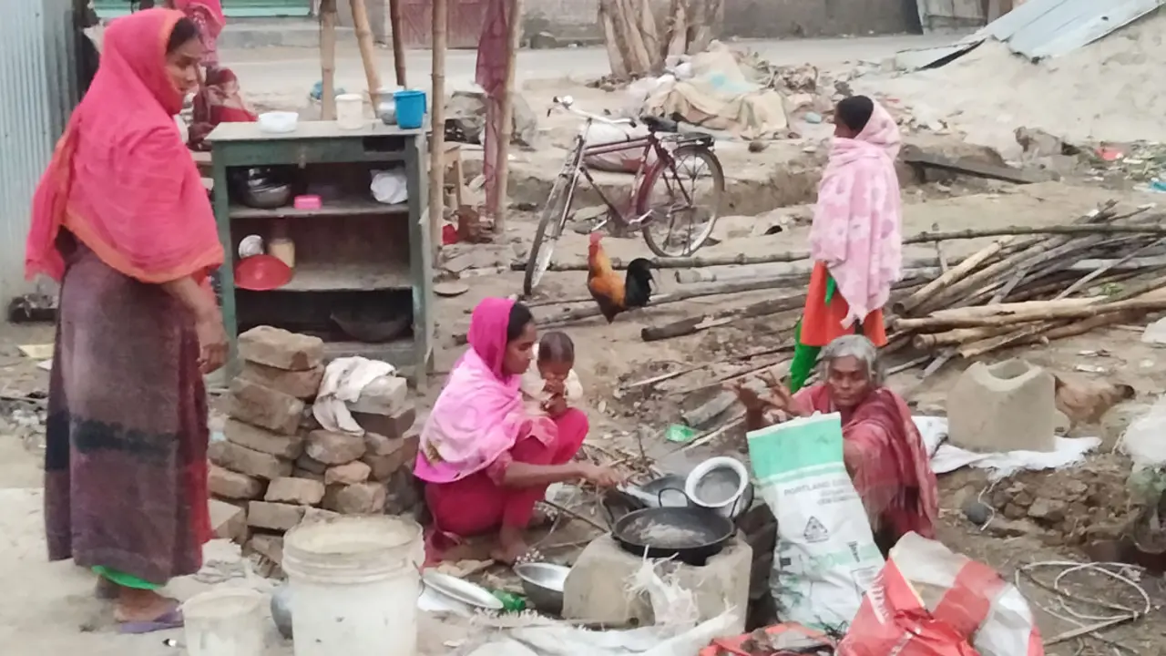 শীতে খোলা আকাশের নিচেই কাটবে তাদের রাত