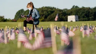 US coronavirus deaths surpass 900,000