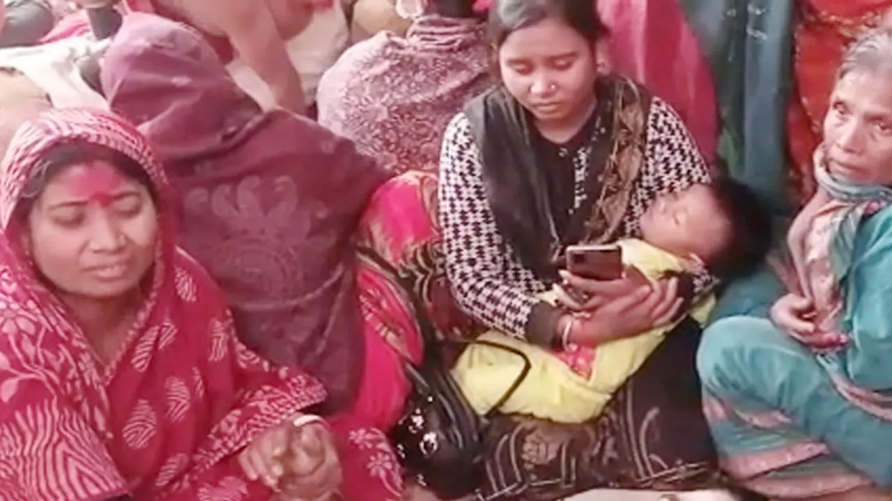 পিতার শ্রাদ্ধের প্যান্ডেলে ৫ সন্তানের মরদেহ