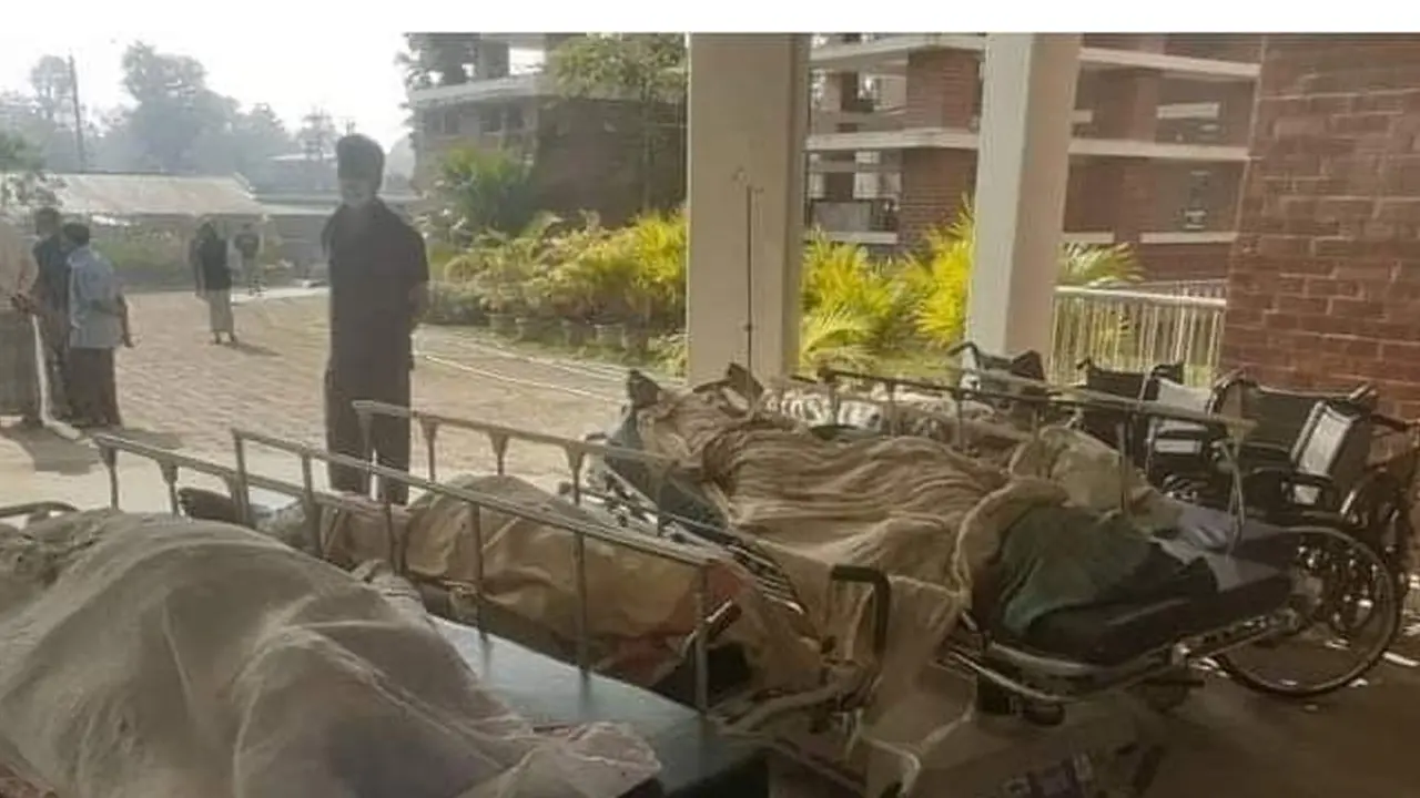 এক সপ্তাহ আগে বাবার মৃত্যু, পূজা দিয়ে ফেরা হলো না ৪ ভাইয়ের