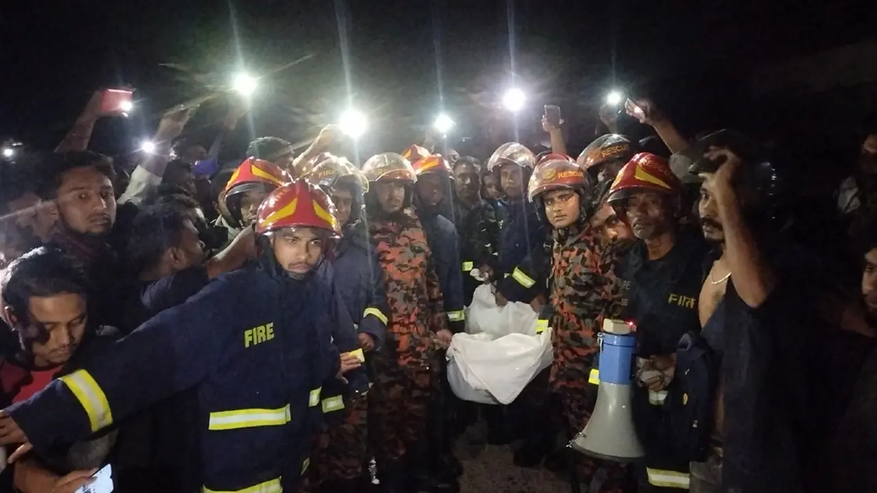 ব্রাহ্মণবাড়িয়ায় অগ্নিকাণ্ডে শিশুর মৃত্যু, মা-বাবা-ভাই দগ্ধ