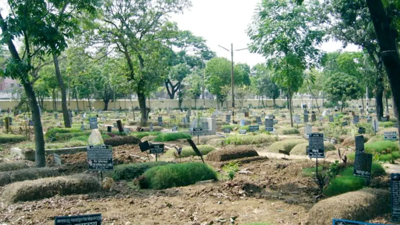 কবর দেওয়ার পর যে আমল করতে হয়