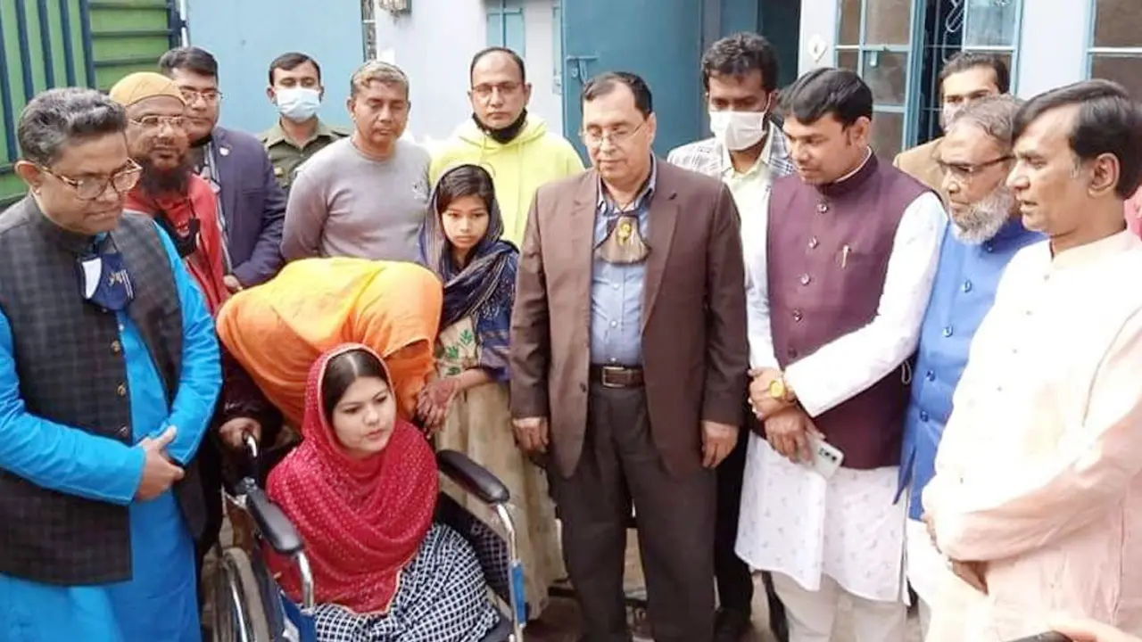 এবার তামান্নার পাশে দাঁড়ালেন দুই এমপি