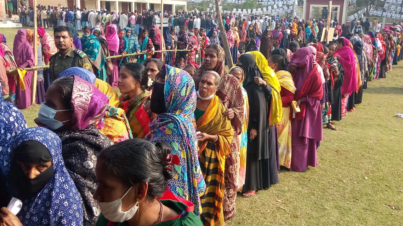 দীর্ঘদিন পর নিজ এলাকায় ভোট, তাই দিতে এলাম