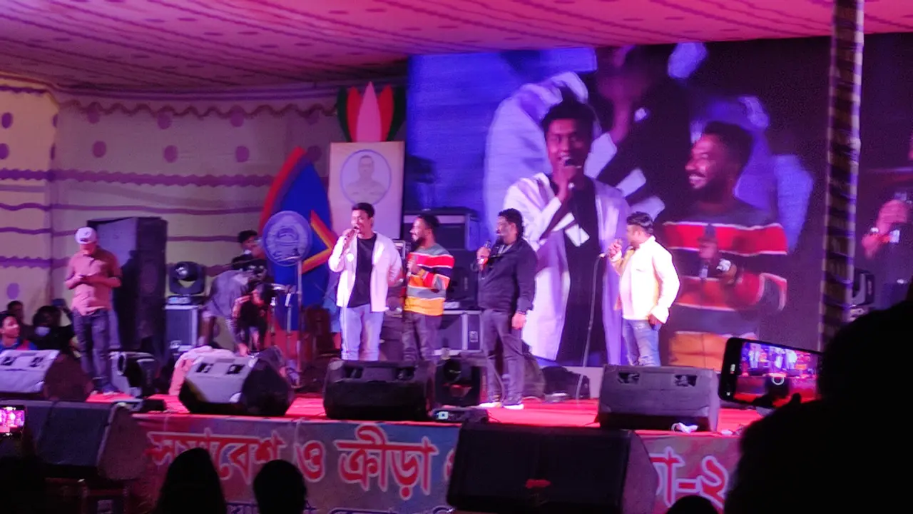 নোয়াখালী মাতালেন ‘ব্যাচেলর পয়েন্ট’ তারকারা