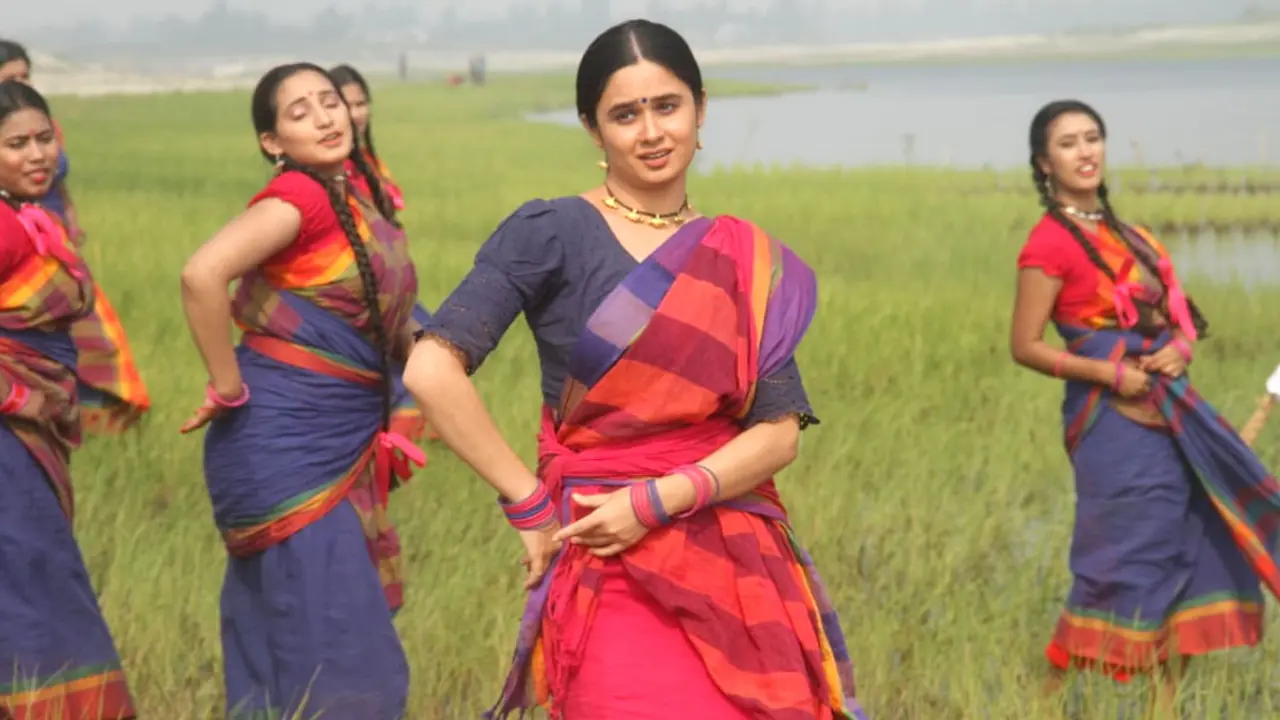 ঐশী যখন অঞ্জু ঘোষ!