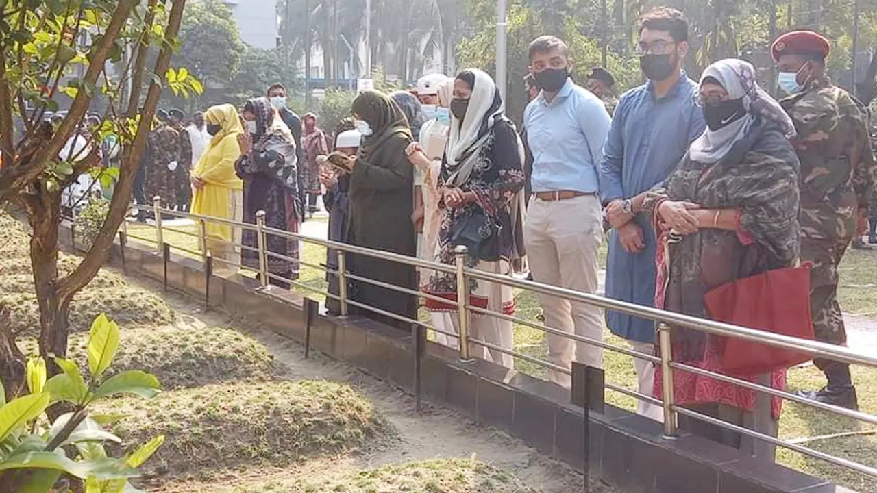 পিলখানা হত্যাকাণ্ডের নেপথ্যে কারা, জানতে চান শহীদদের স্বজনরা