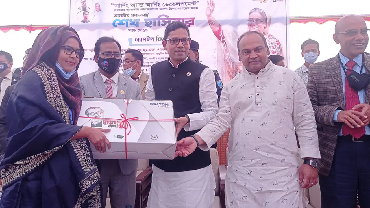 সাড়ে ৬ লাখ ফ্রিল্যান্সার বছরে ৭০০ মিলিয়ন ডলার আয় করছে