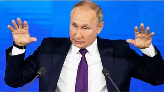 Putin orders nuclear alert as Ukraine resists Russian invasion