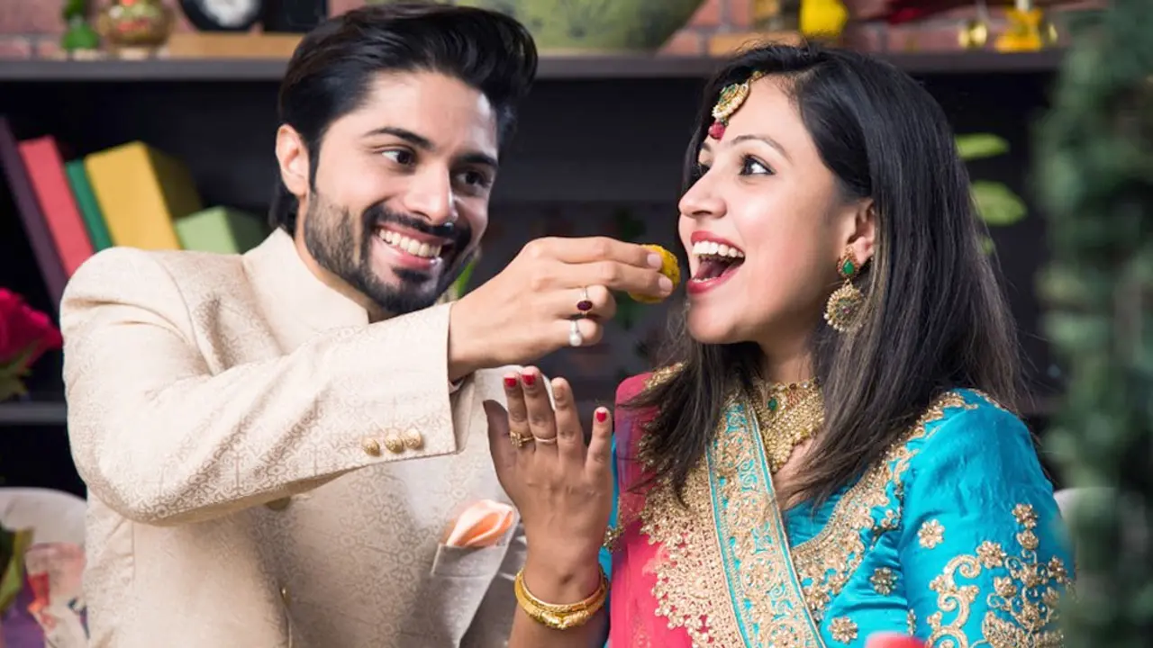 স্বামী-স্ত্রীর সম্পর্ক ভালো রাখার সেরা ৫ উপায়