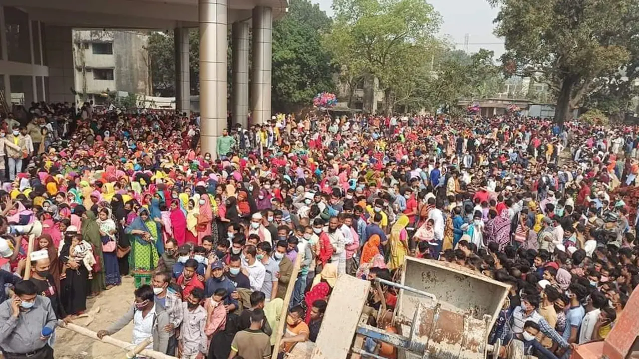 সাভারে টিকাপ্রত্যাশীদের লাঠিপেটা, আহত ৩