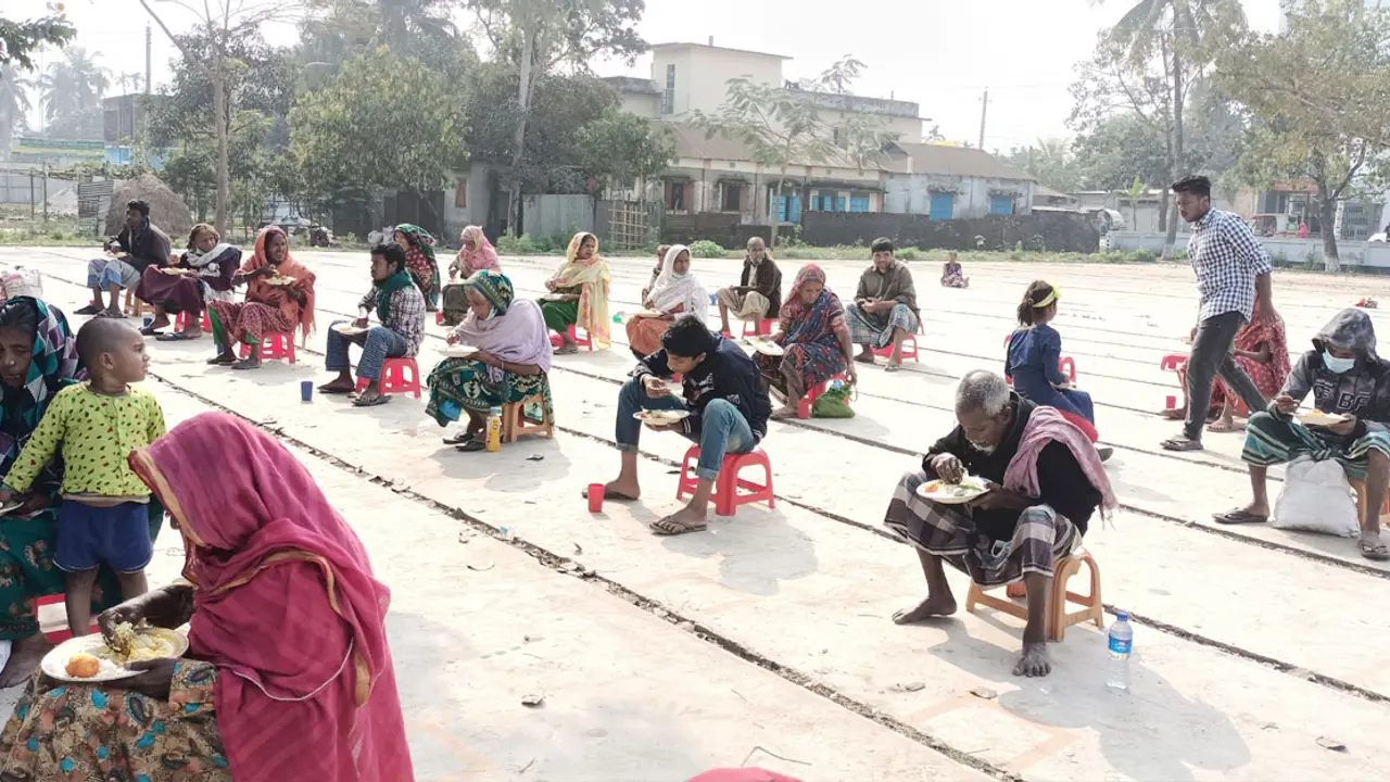 শেরপুরে অসহায় ক্ষুধার্তদের জন্য ‘অনাহারির আহার’