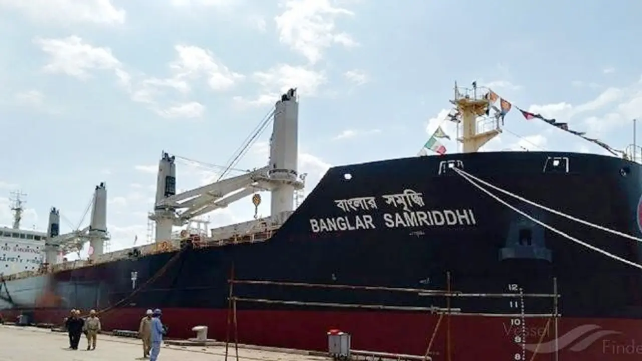 ২৯ নাবিকসহ ইউক্রেনে আটকা পড়েছে বাংলাদেশি জাহাজ