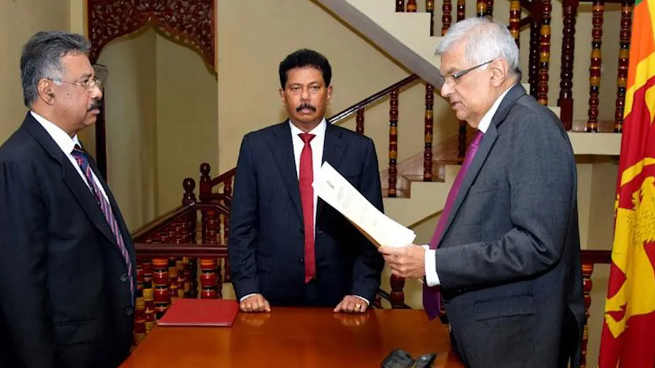 ভারপ্রাপ্ত প্রেসিডেন্ট হিসেবে শপথ নিলেন রনিল বিক্রমাসিংহে