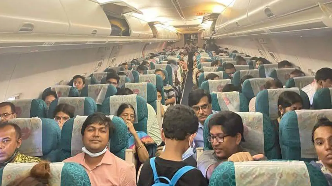৪ ঘণ্টা যাত্রীদের আটকে রেখে ঢাকায় ফিরল বিমান