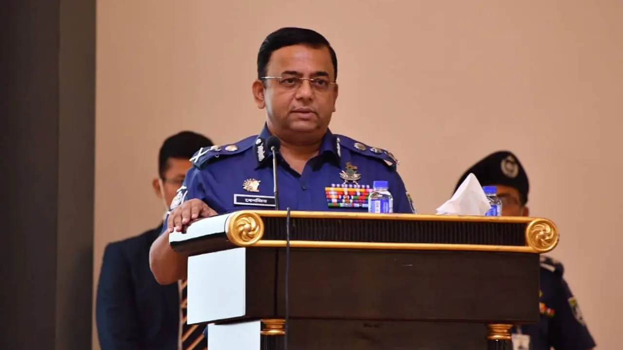 মোটরসাইকেল চলাচল নিয়ে কর্মকর্তাদের নির্দেশনা দিলেন আইজিপি