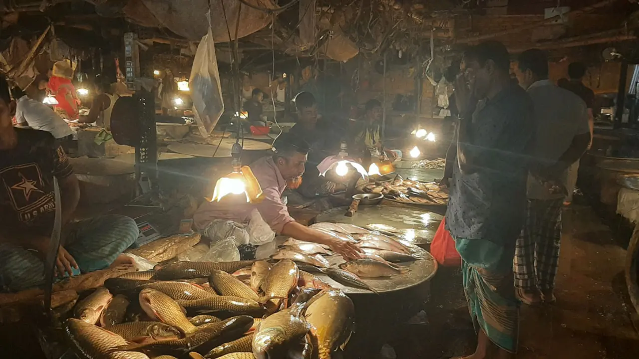 ঈদের হাওয়ায় মাছের বাজার চড়া