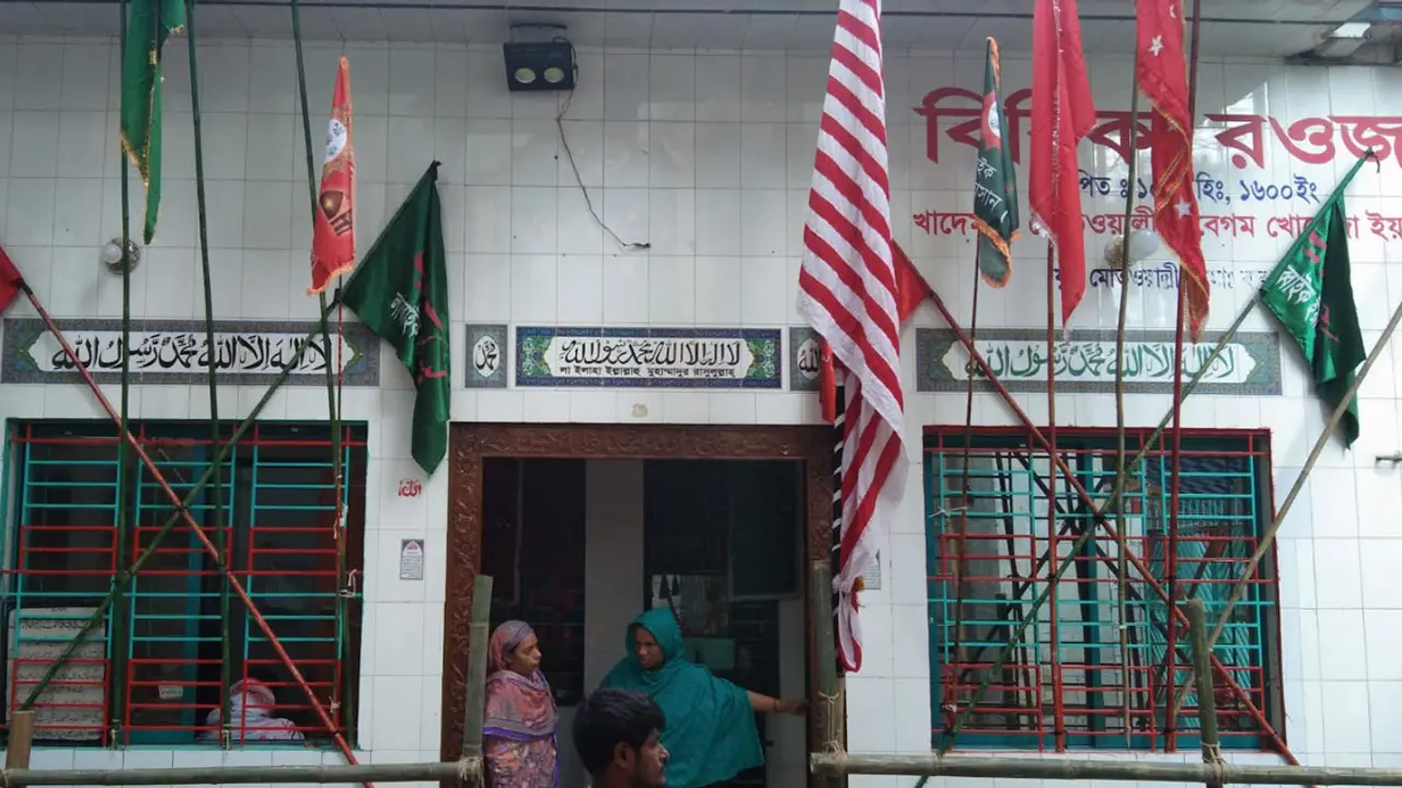 তাজিয়া মিছিলের জন্য প্রস্তুত হচ্ছে বিবিকা রওজা