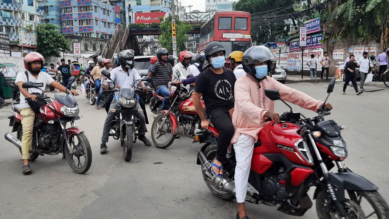 ভোগান্তি ভেবে কাটেননি টিকিট, বাড়ি যাবেন না অনেক বাইকার