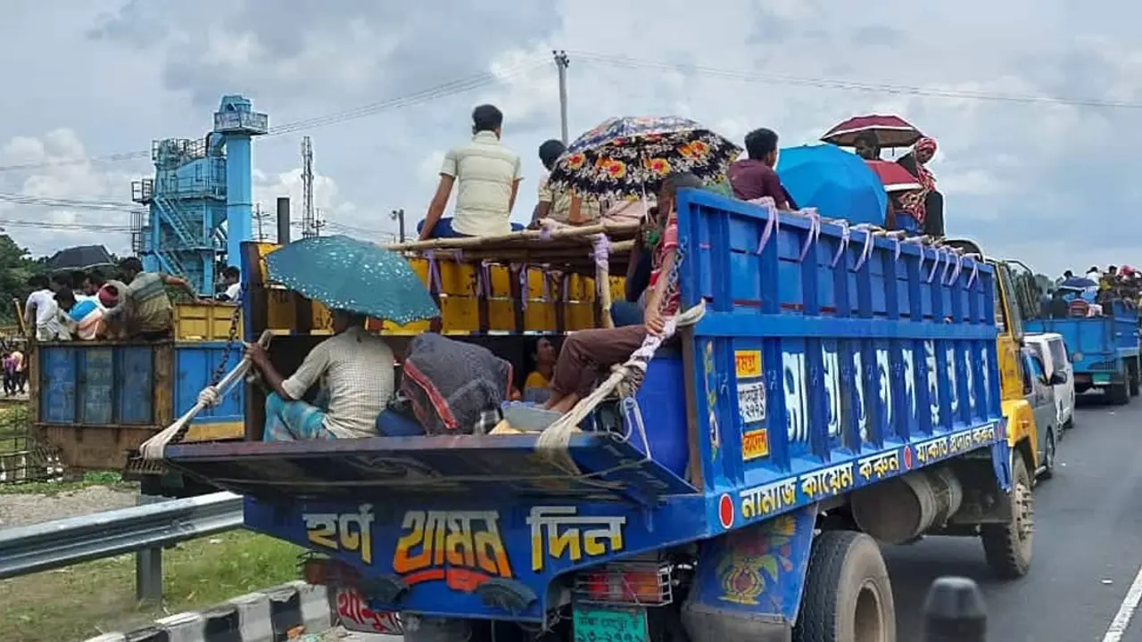 গরুর ট্রাকই শেষ ভরসা