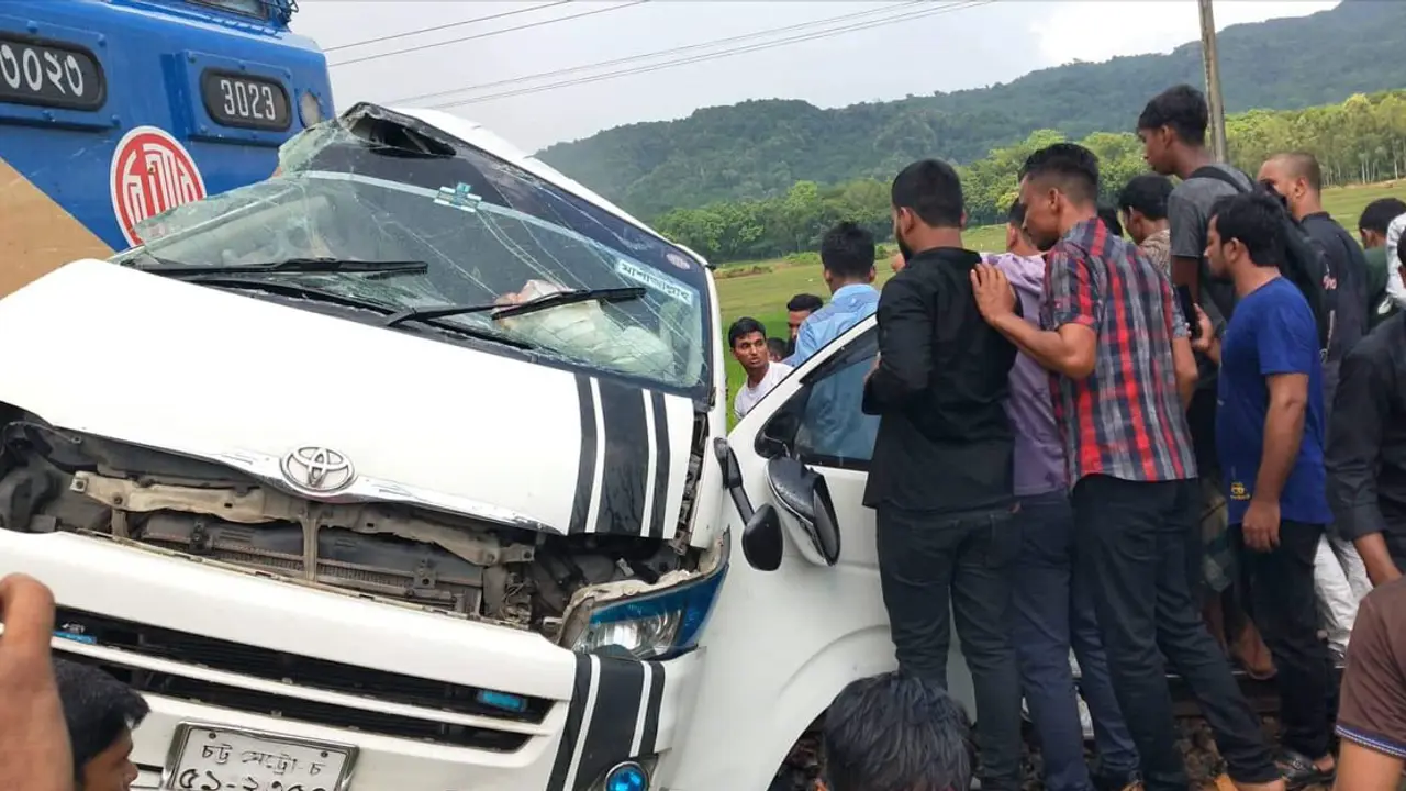 চট্টগ্রামে মাইক্রোবাসে ট্রেনের ধাক্কা, নিহত ১১
