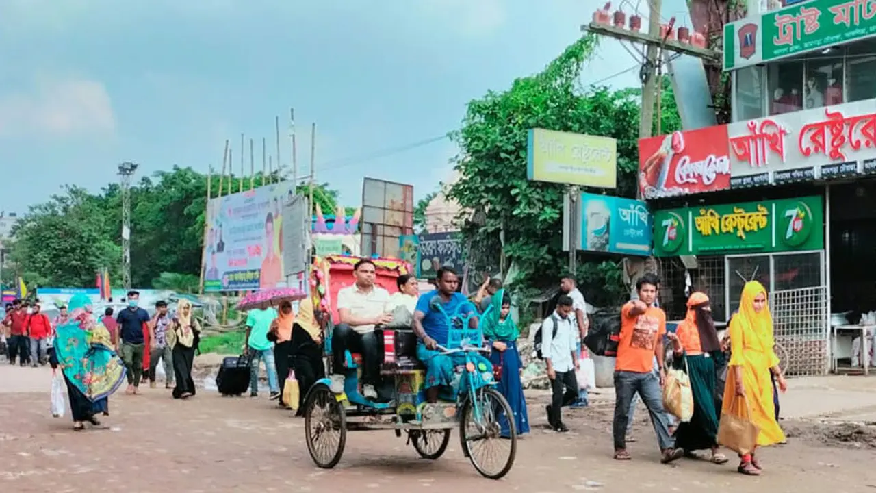 ভ্যান রিকশা ভাড়া বেড়েছে কয়েক গুণ