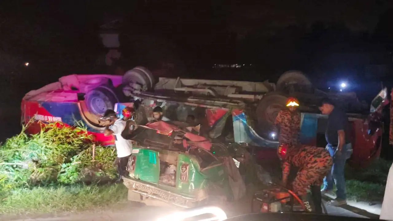 পটিয়ায় সড়ক দুর্ঘটনায় নিহত ৬