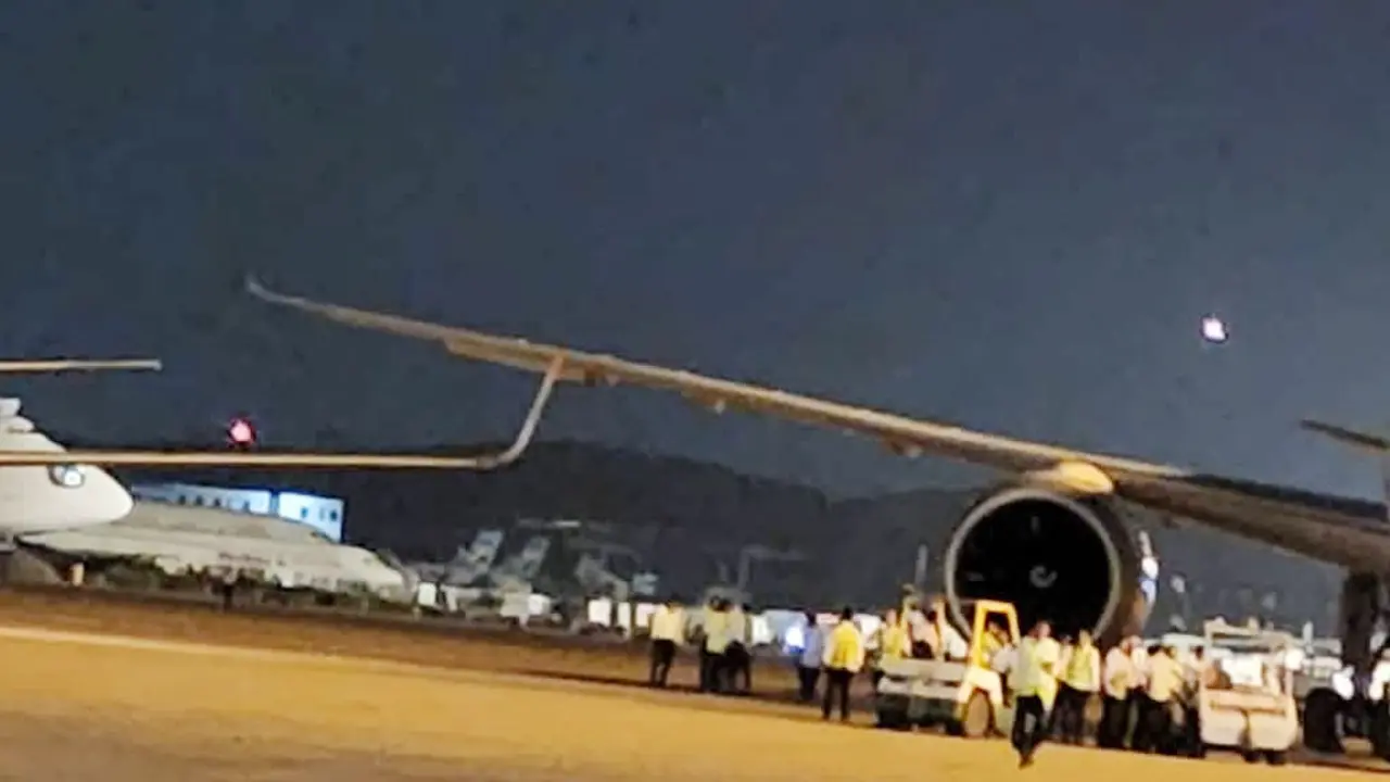 দুই প্লেনের সংঘর্ষ, ডানা ক্ষতিগ্রস্ত