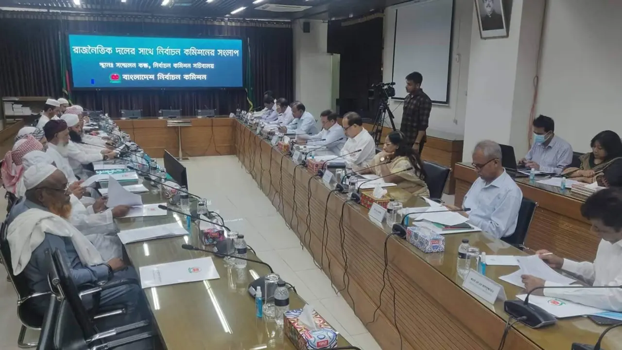 সঠিকভাবে দায়িত্ব পালন করার জন্য দোয়া চাইলেন সিইসি