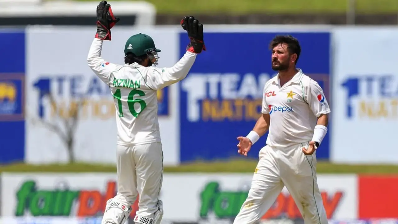 ‘শতাব্দীর সেরা বল’ করলেন পাকিস্তানের ইয়াসির শাহ!