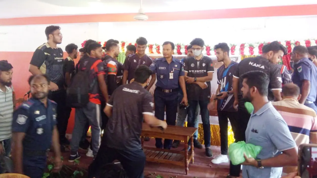 পুলিশ দেখেও বন্ধ হচ্ছে না পাবজি খেলা, আটক ১০৮