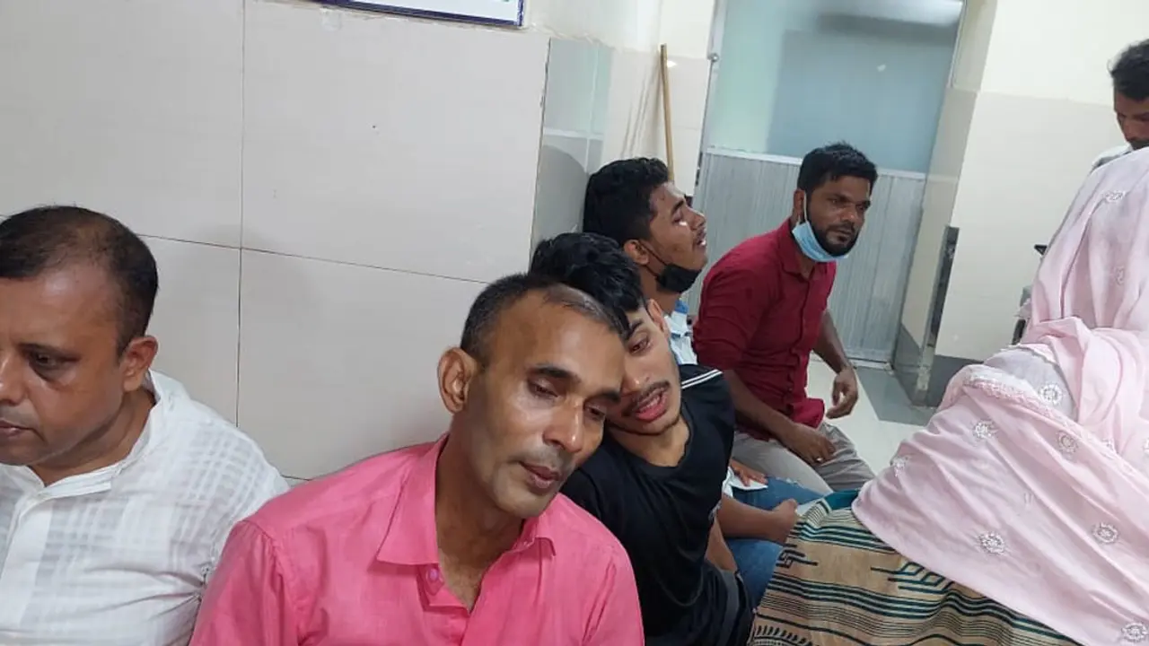 রেলের মানুষ কোথায়, তারা বাঁশ ফেললে আমার ভাই মরত না