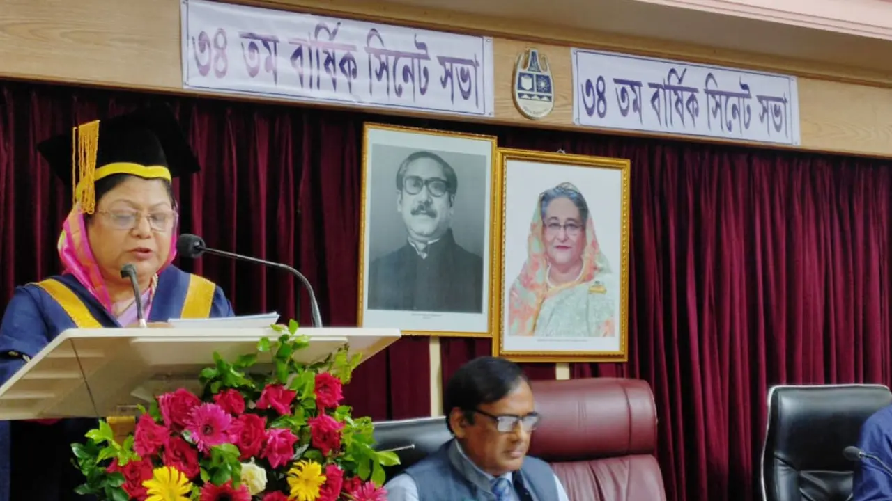ছাত্রী হেনস্তায় জড়িতদের আজীবন বহিষ্কার করা হবে : চবি উপাচার্য