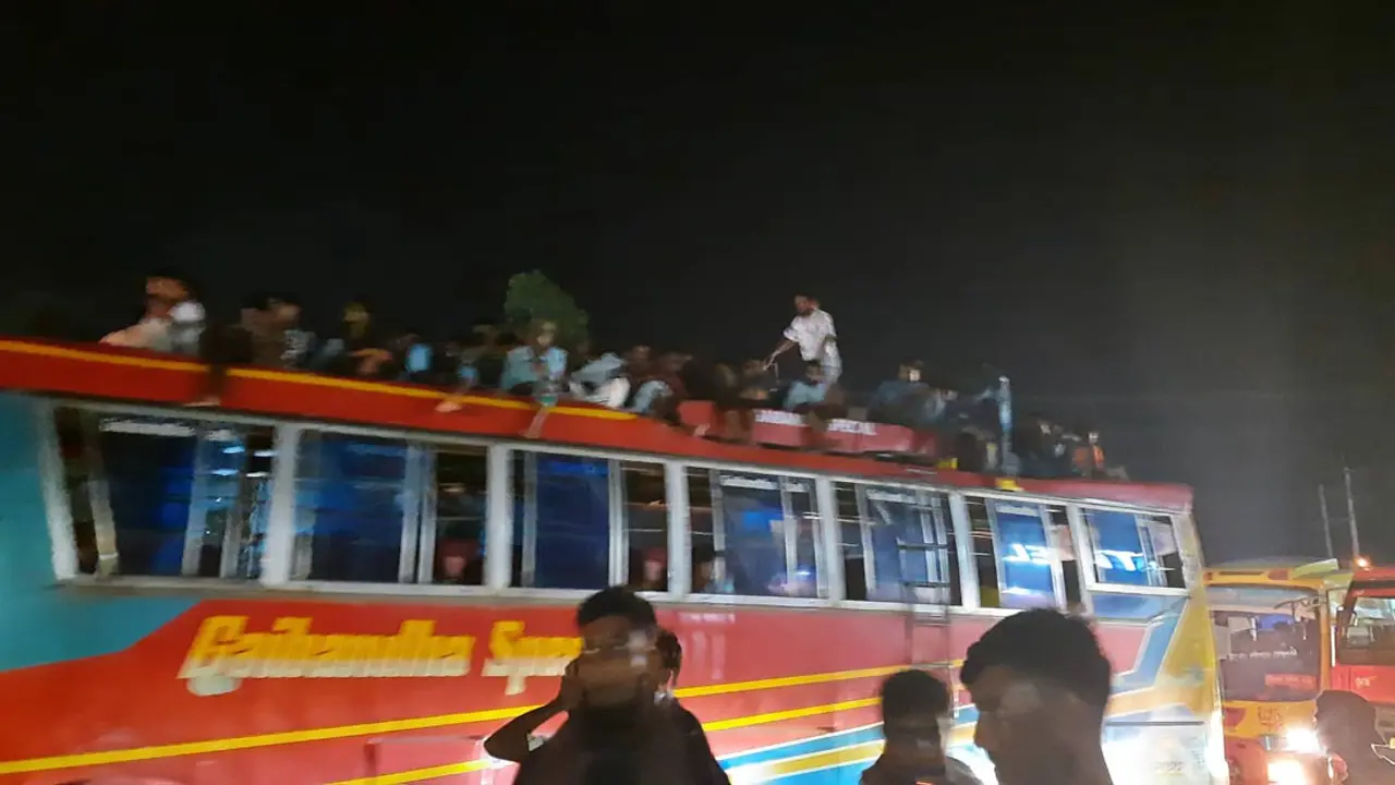 ঈদযাত্রায় গণপরিবহনে ‘হরিলুট’