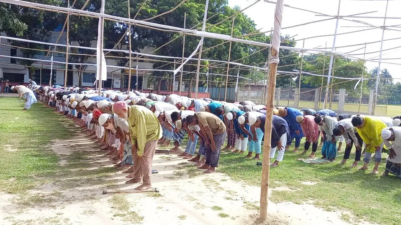 দিনাজপুরে বৃষ্টির জন্য নামাজ-মোনাজাত