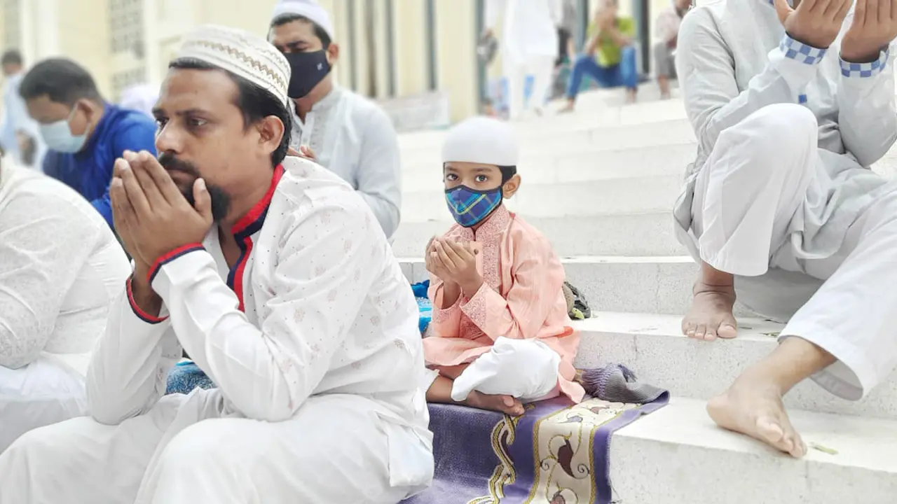 ‘বিশ্বে বাংলাদেশকে সমৃদ্ধ রাষ্ট্রে প্রতিষ্ঠা করে দিন’