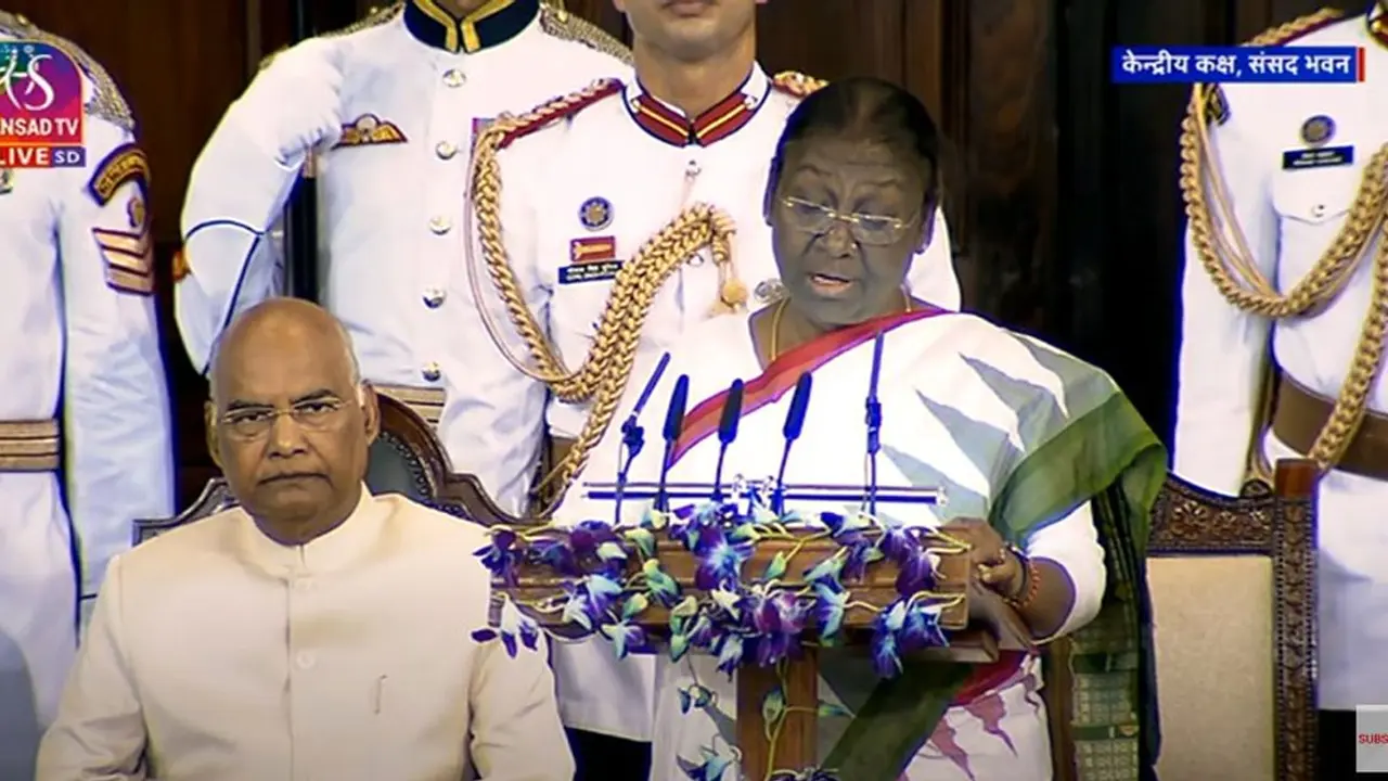 দ্রৌপদী মুর্মুর শপথে প্রথম আদিবাসী প্রেসিডেন্ট পেল ভারত