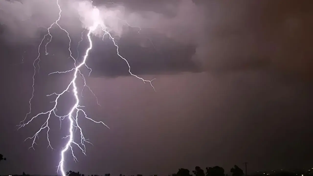 বজ্রপাতে বিহারে অন্তত ১০ জনের প্রাণহানি