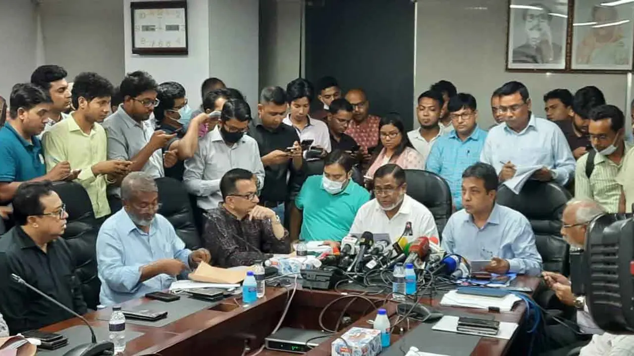 বাস ভাড়া দূরপাল্লায় ৪০ পয়সা, মহানগরীতে ৩৫ পয়সা বেড়েছে