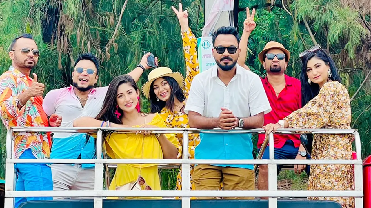 চমকে ভরা ‘গুড বাজ’ নিয়ে যা বললেন অমি