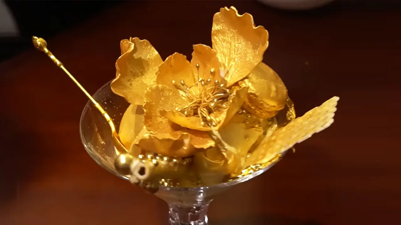 সোনায় মোড়ানো লাখ টাকার আইসক্রিম ঢাকায়