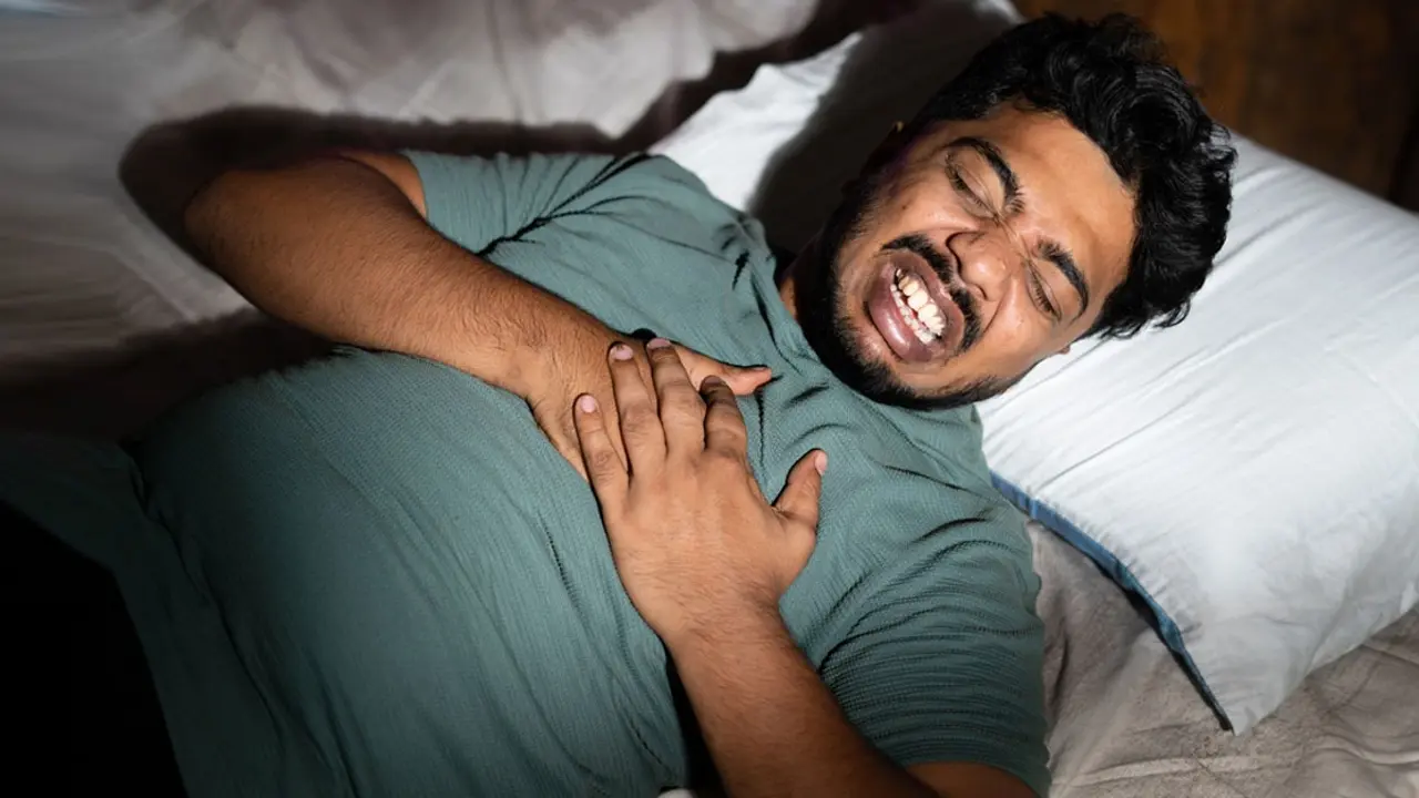 হার্ট অ্যাটাক : যে লক্ষণ দেখলে সতর্ক হবেন