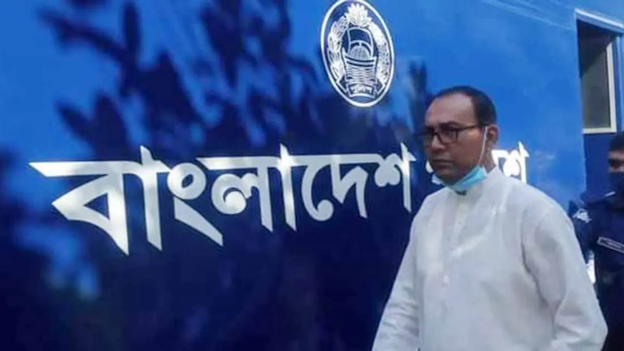 বিএনপি নেতাকে গাড়ি থেকে বের করে পেটাল ছাত্রলীগ যুবলীগ