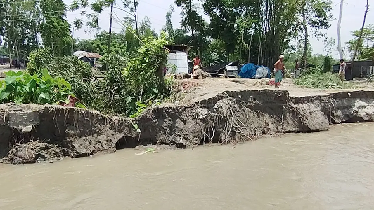 ‘হামার বাড়ি নদীর পেটোত, ছোয়াগুলাক এলা কী খাওয়াই’