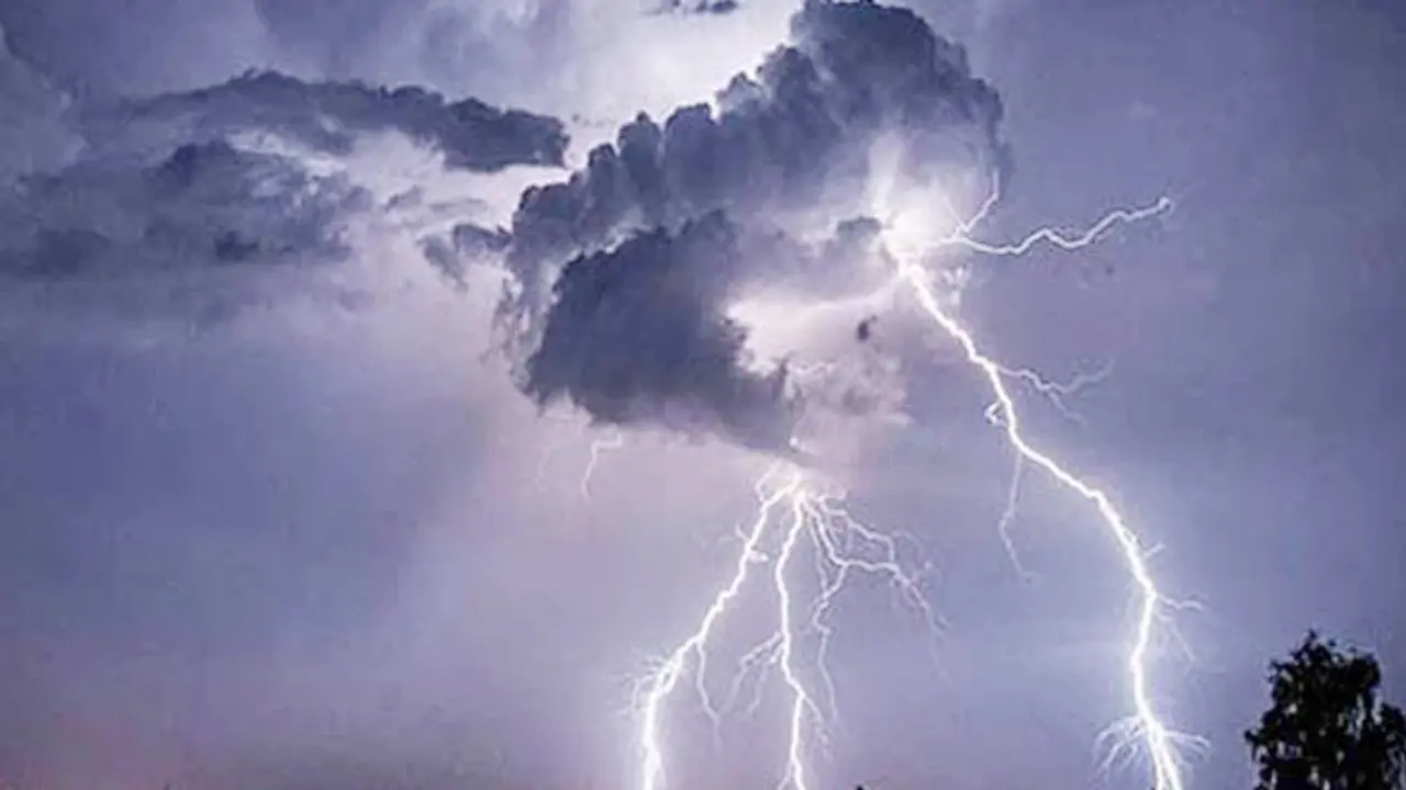মাছ ধরতে গিয়ে বজ্রপাতে প্রাণ গেল ২ জনের