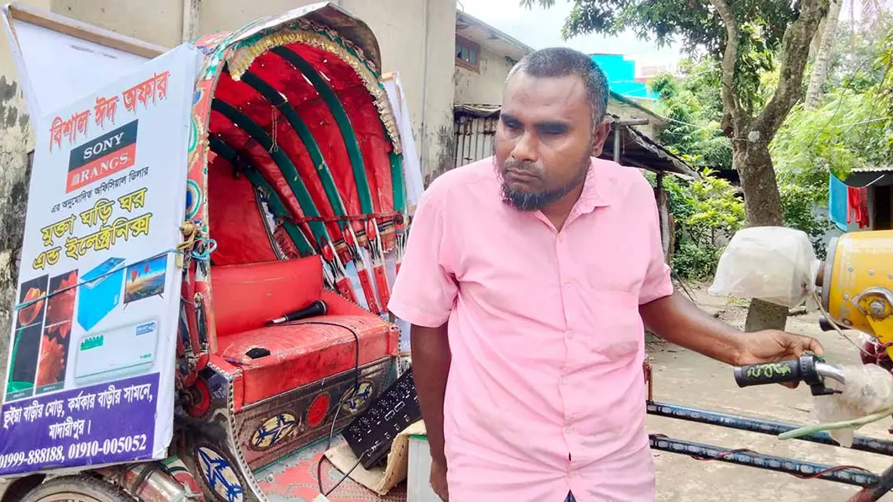 দৃষ্টি প্রতিবন্ধীর প্রচারণার মাইকের ব্যাটারি নিয়ে গেল চোর