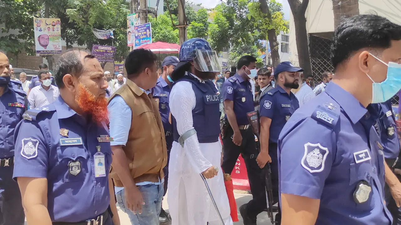 কড়া নিরাপত্তায় নারায়ণগঞ্জ আদালতে মামুনুল হক